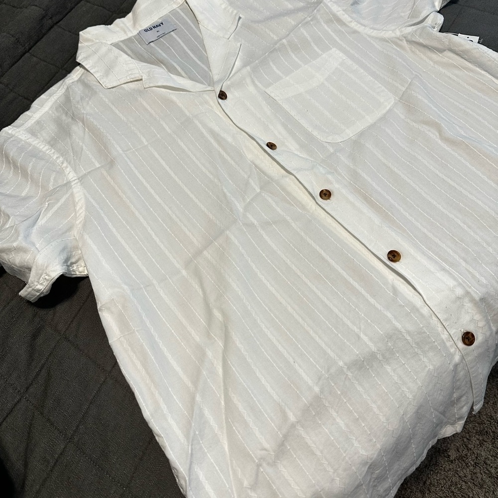 Brand new Old Navy men’s short sleeve button down